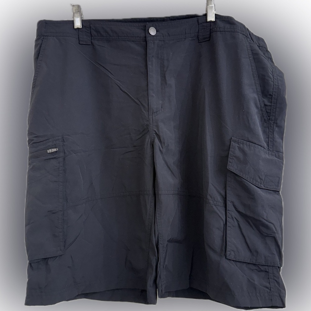 Columbia Cargo Shorts Men’s Size 42 Black